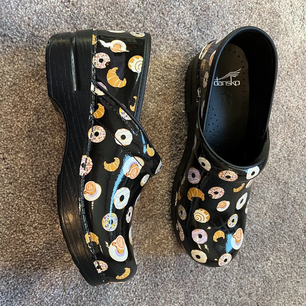 DANSKO PROFESSIONAL CLOGS (DONUT DESIGN). NWOT SIZE 38